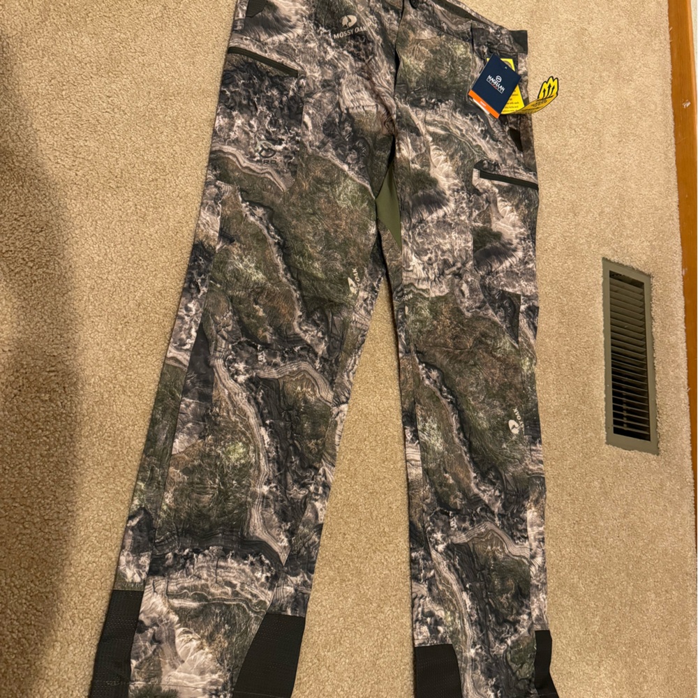 Magellan Mossy Oak hunting pants NWT